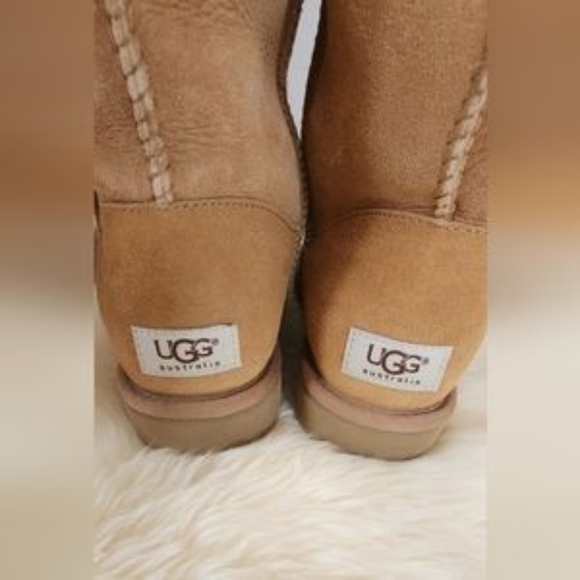 UGGS TRIPLE BUTTON BOOTS OFFERS ALWAYS WELCOME 🤗 Sz 8 - Picture 13 of 13